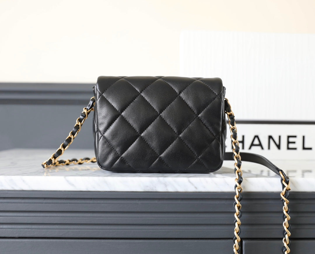 CHANEL Heart Casual Style Flap Bag Lambskin Chain Plain Leather Party Style
