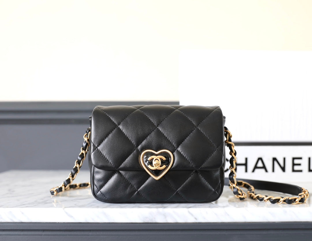 CHANEL Heart Casual Style Flap Bag Lambskin Chain Plain Leather Party Style